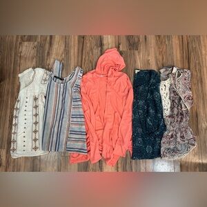 Women’s Medium Tops Clothing Bundle